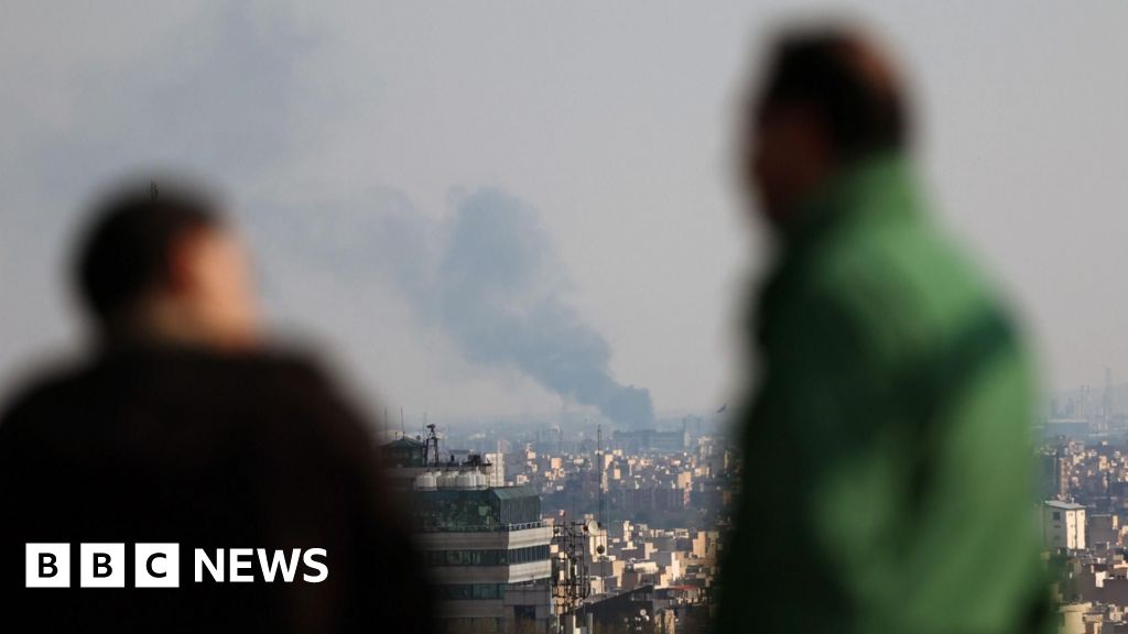 تصاعد اليأس في إيران: شابات يروين معاناتهن بعد شهر من الحرب